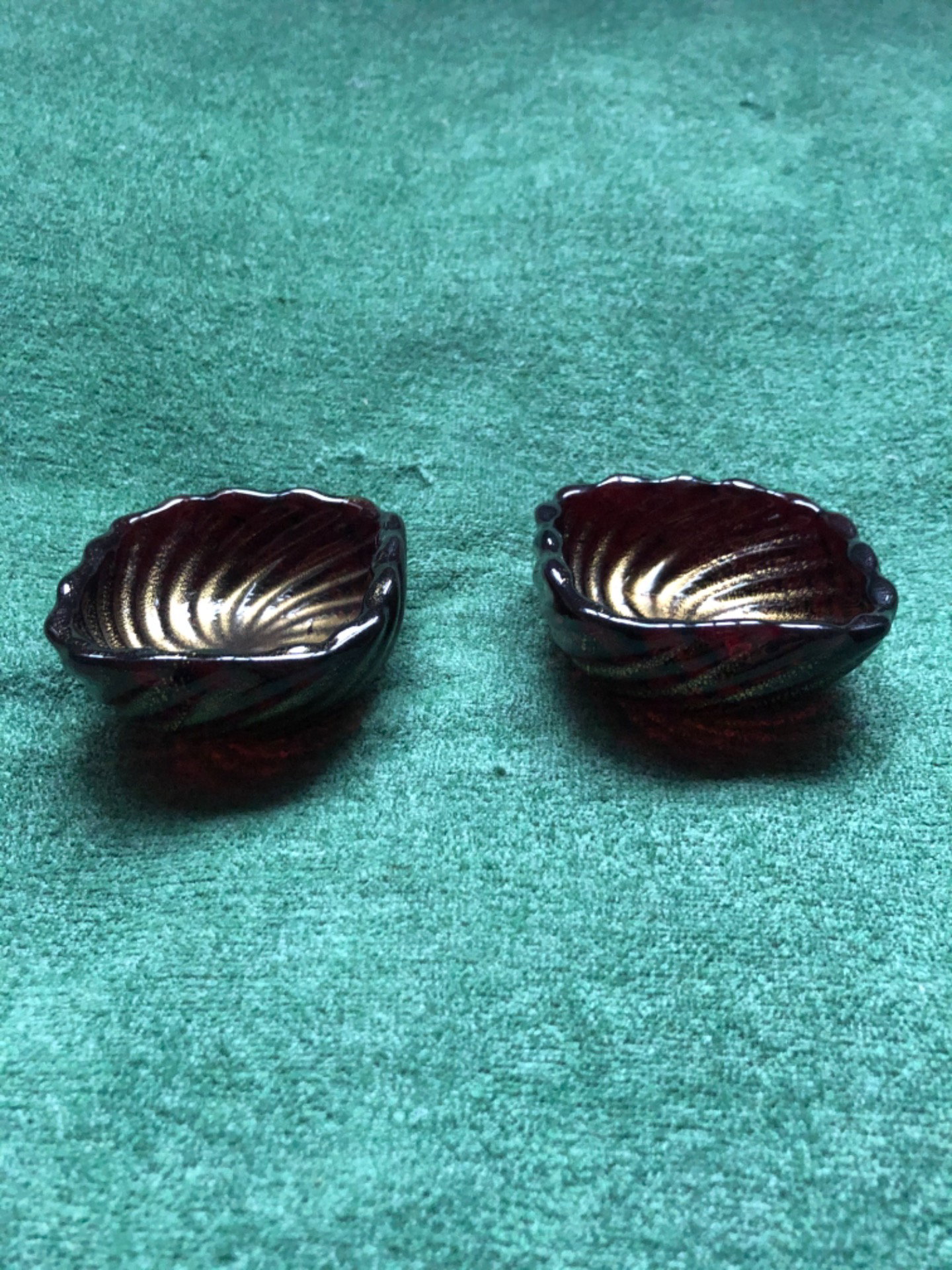 Pair of spiral blown glass bowls with gold leaf inclusions. Barovier & Toso.