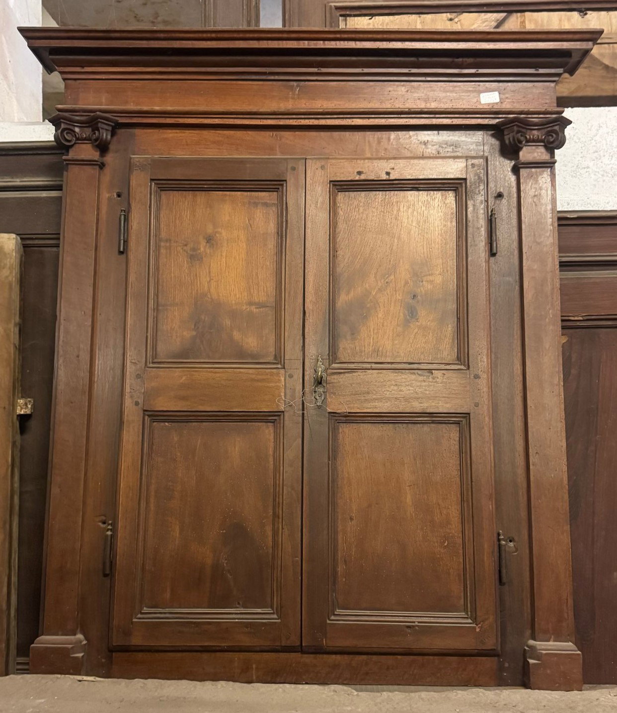 STIP255 - Armário de parede de duas portas, século XIX, vão livre cm L 73 x A 97