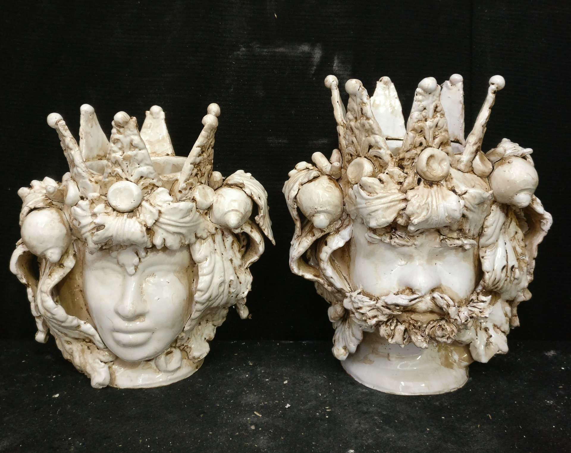 Rara coppia di Ceramiche di Caltagirone - Moro e Principessa - H 32 cm - Prima metà del 20° secolo - Sicilia
