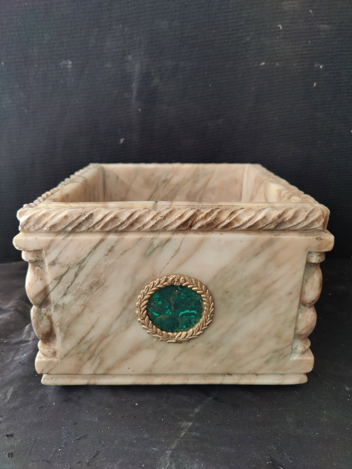 Fenomenale mortaio da centro in marmo di Carrara con intarsio - 26 x 26 cm