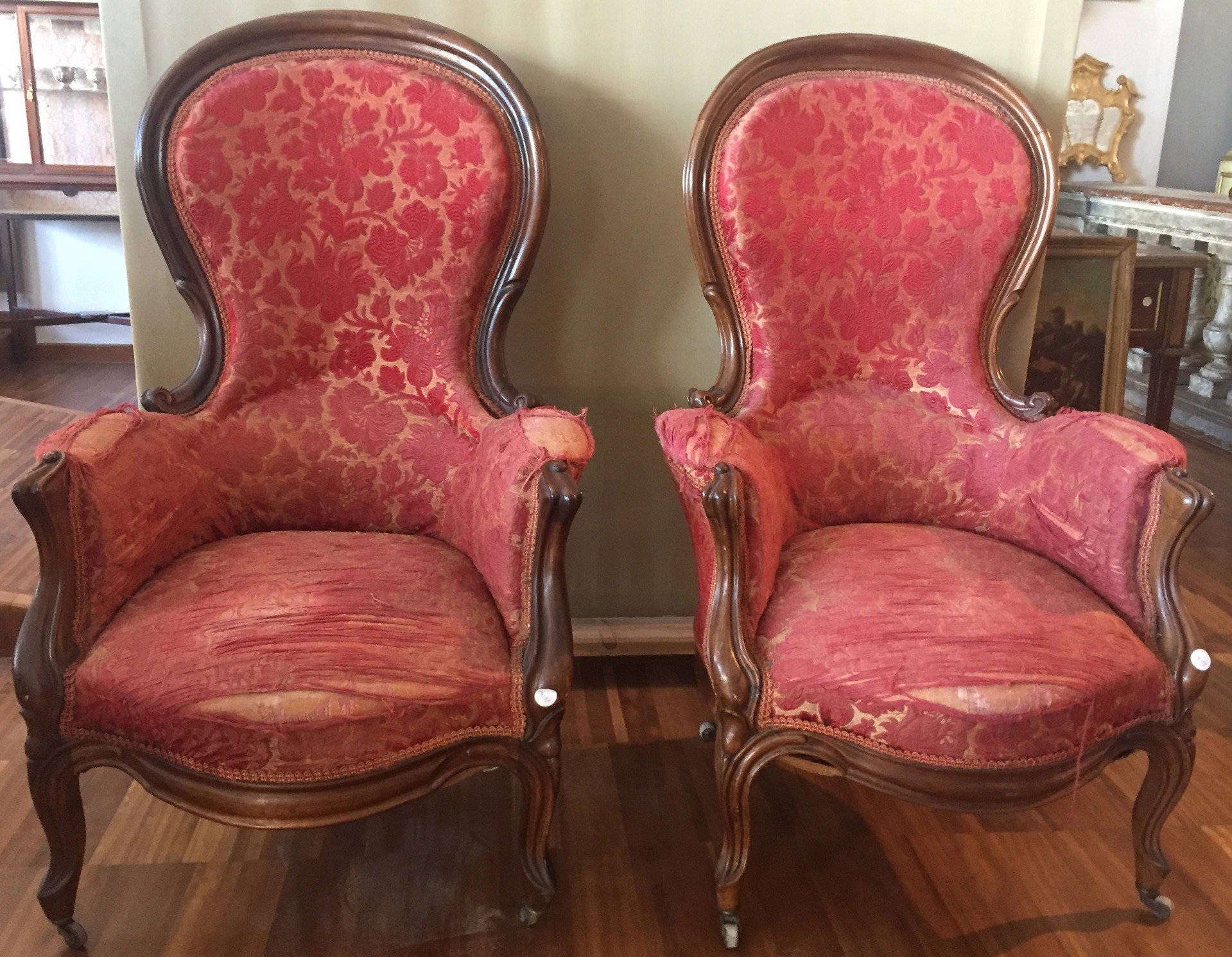 Paar französische Bergère-Sessel aus dem 19. Jahrhundert im Louis-Philippe-Stil, müssen neu bezogen werden.