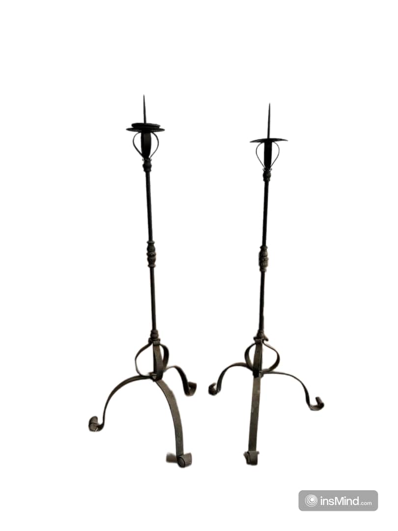 Grandes Candelabros Italianos de Hierro del Siglo XVIII: Elegancia e Historia de la Iluminación Antigua
