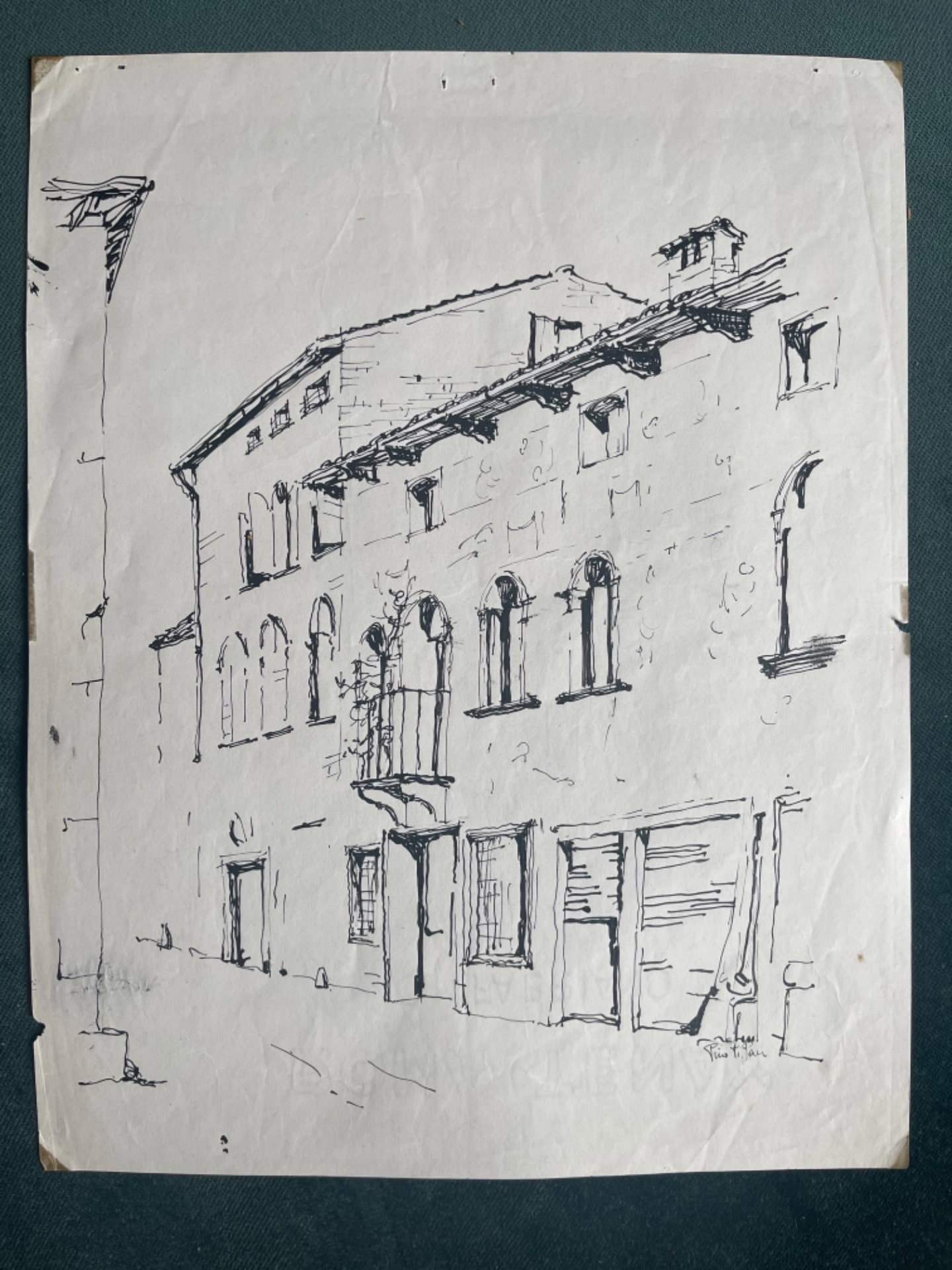 Sei de trece dibujos arquitectónicos a tinta china. Firma: Pino di Pace.