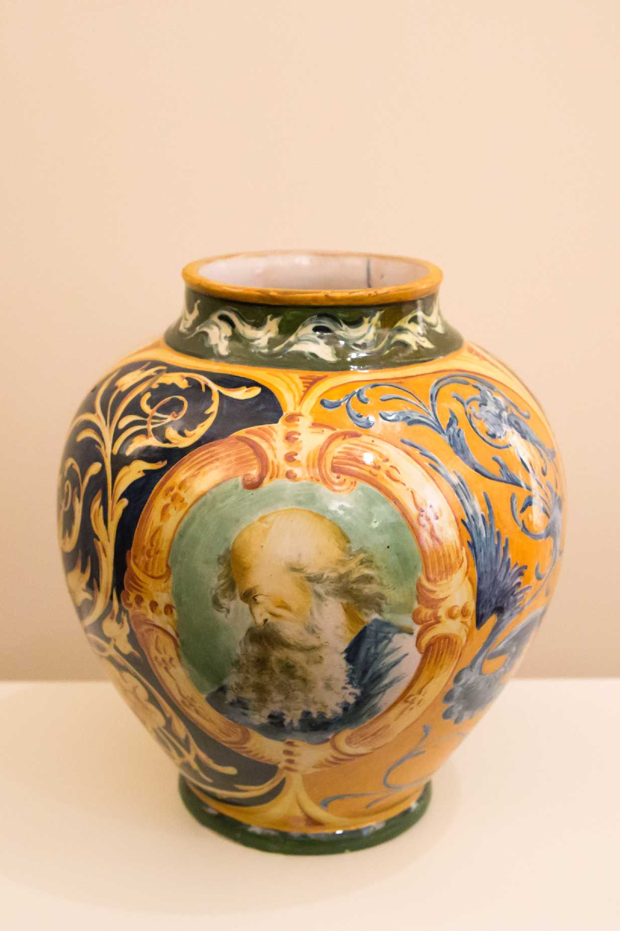 Vaso in ceramica decorato a mano, Fratelli Cacciapuoti, Napoli VENDUTO