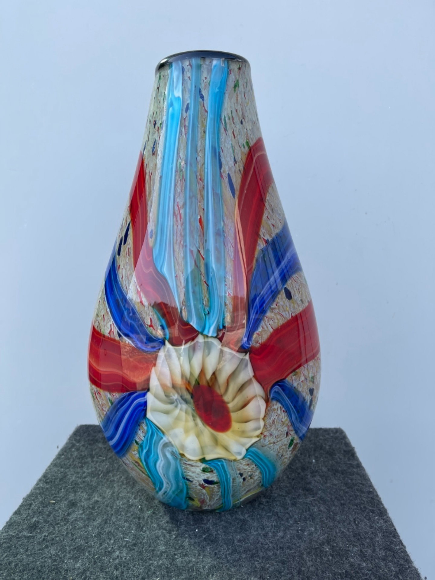 Sommerso-Glasvase mit Milchglaseinschlüssen, Murrinen und Aventurin. Barbini Manufaktur, Murano.