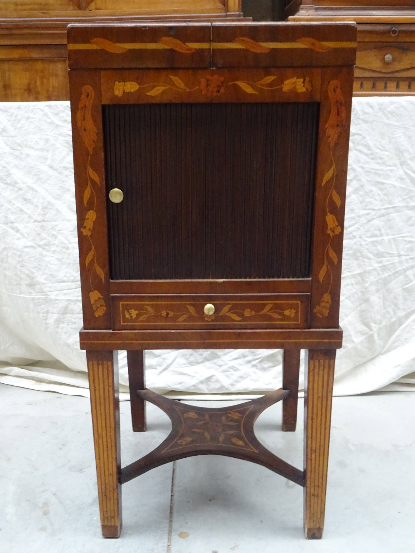 Comodino/toilette da viaggio Luigi XVI fine 1700 mogano intarsiata acero Olanda