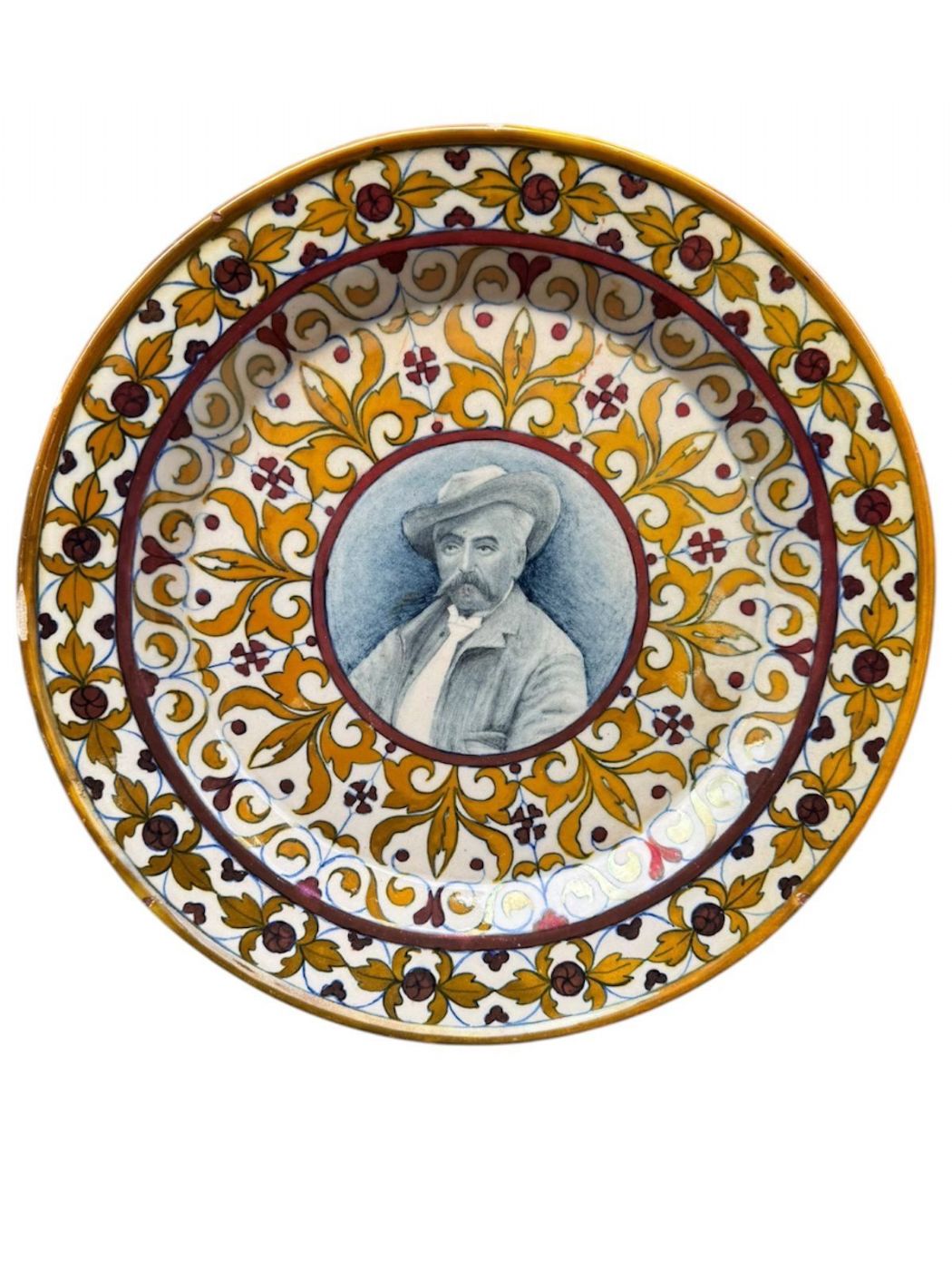 Fabuleuse assiette en céramique avec lustre rubis et or représentant Giuseppe BOSSOLA. ANTONIO PASSALBONI Gubbio
