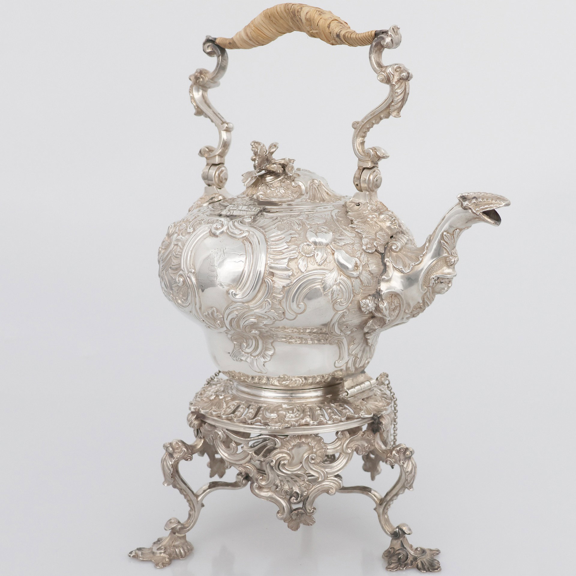 Bule em suporte de prata esterlina, Giorgio II, Samuel Courtauld?, Londres, 1739-55