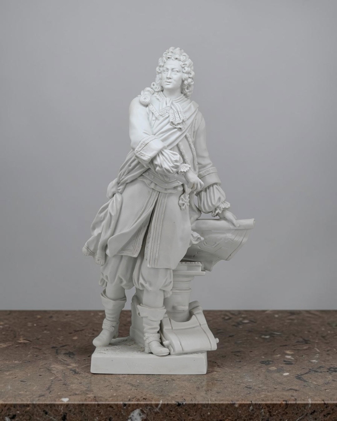 Figura in Porcellana Biscuit Di Sébastien Le Prestre de Vauban - Francia Metà XIX Secolo