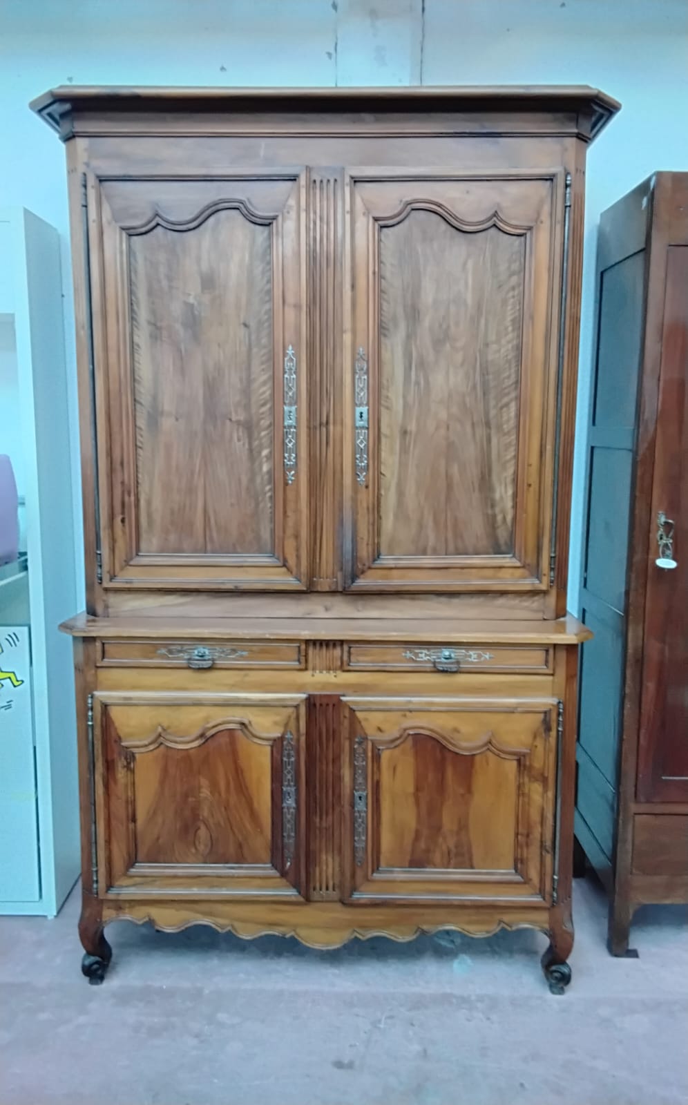 Buffet deux corps en noyer France époque 1700 impeccable L146xP63xH245 certificat de garantie