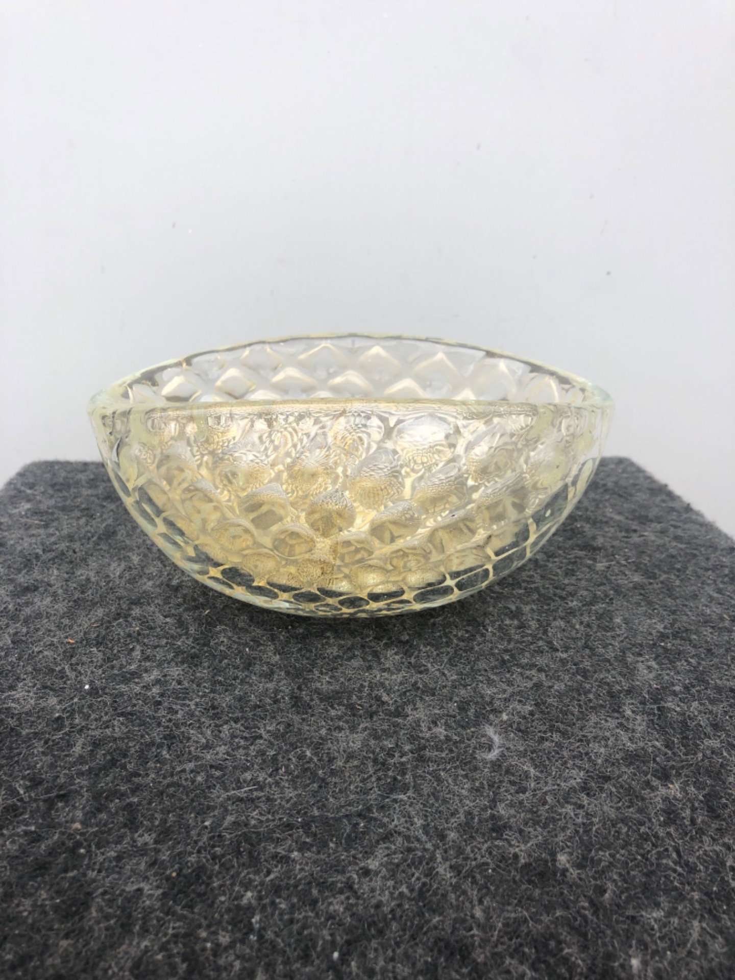 Blown glass cup with bubbles and gold inclusions. Barovier & Toso manufacture.