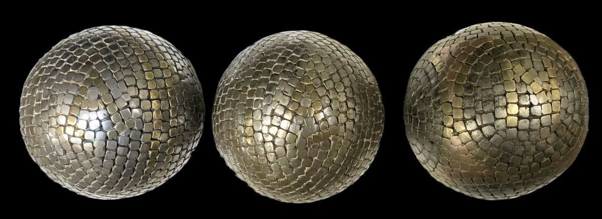 Tre belle bocce francesi in legno chiodate inizio XX secolo