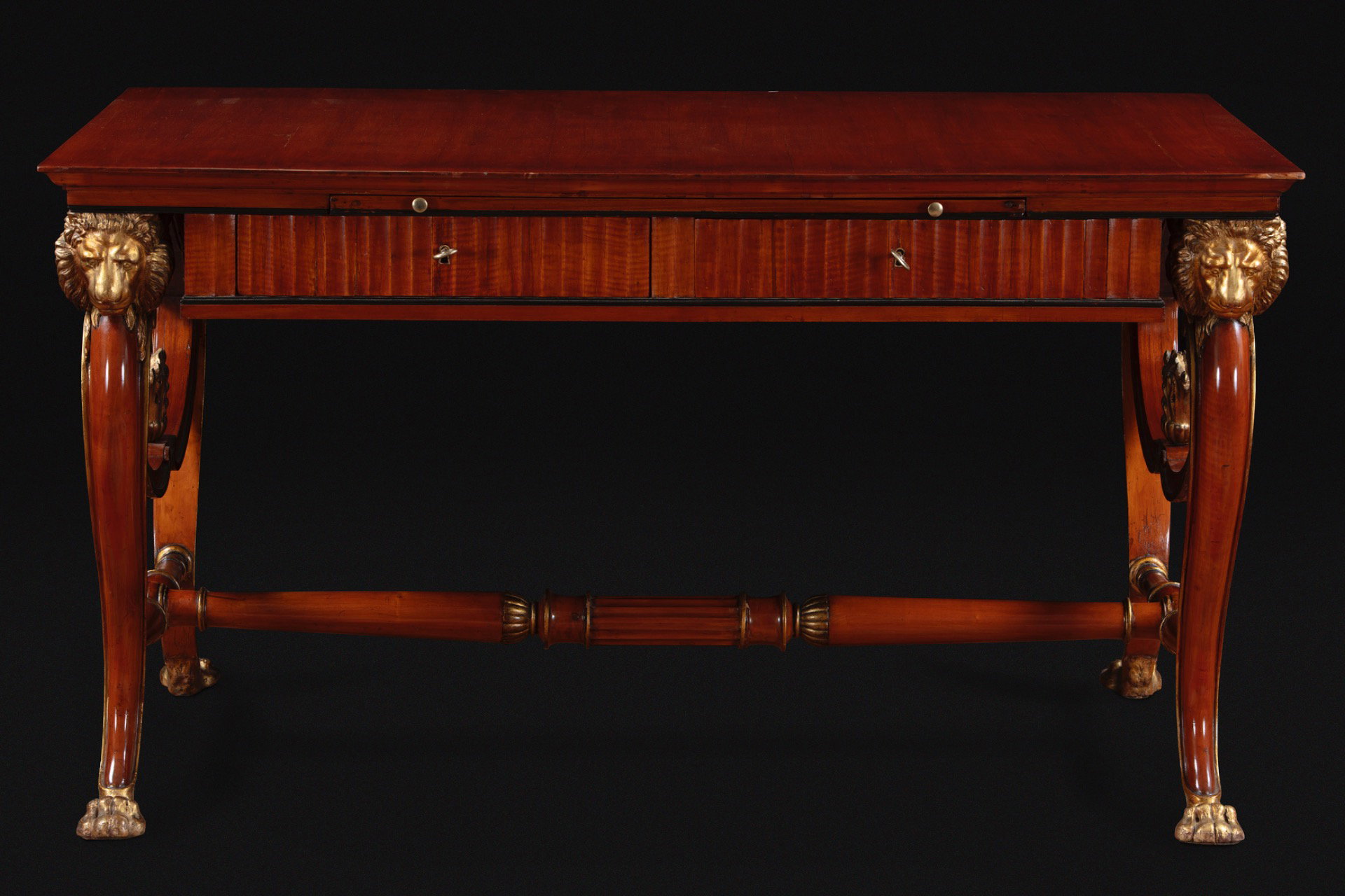 Giuseppe Borsato (1770 - 1849), Mesa em cerejeira com decorações em madeira dourada e esculpida