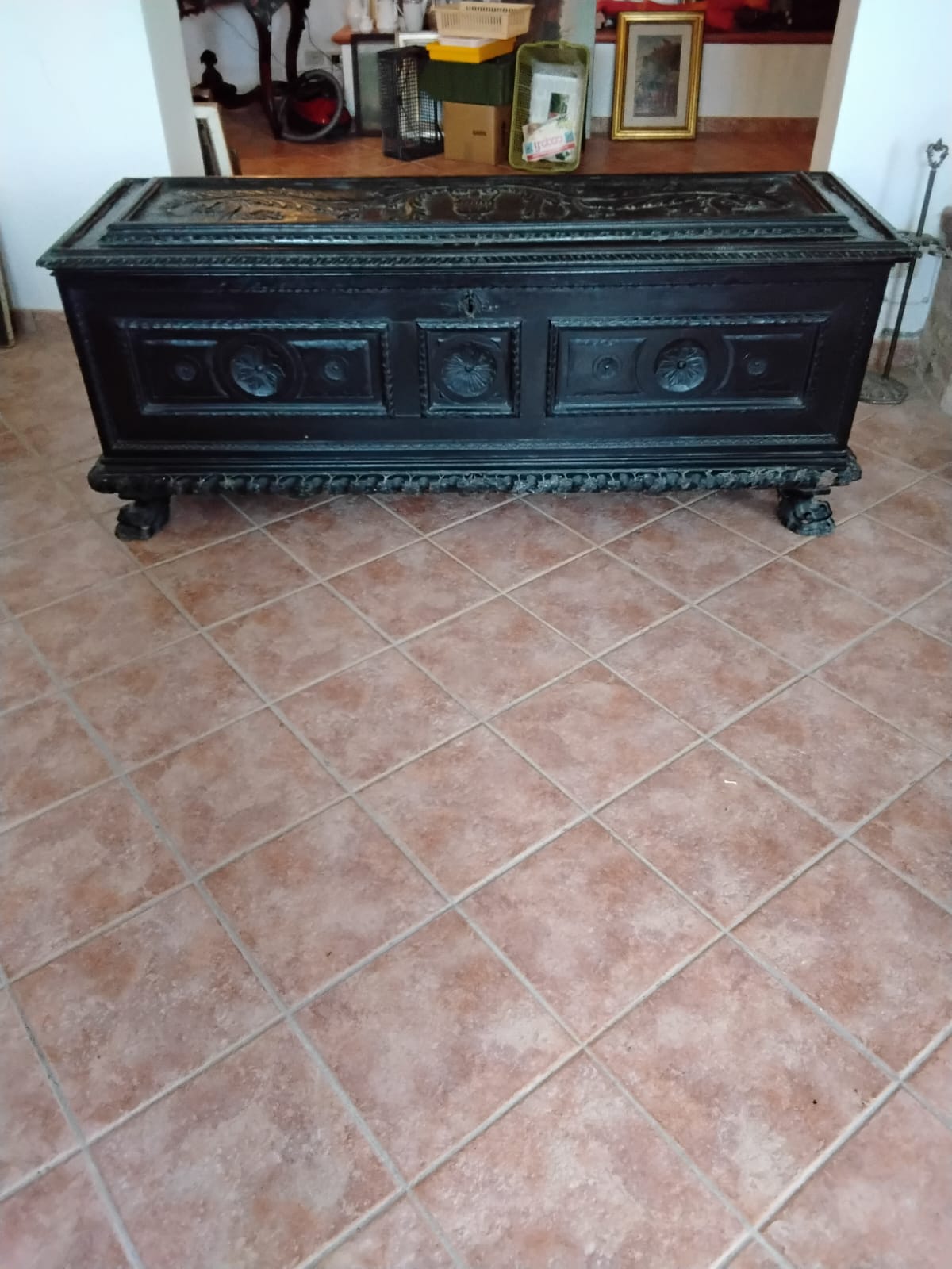 Truhe aus Nussbaumholz im florentinischen Stil aus dem Jahr 1500, außergewöhnliche, fabelhafte Schnitzereien. L180xh68xp60. Garantiezertifikat.