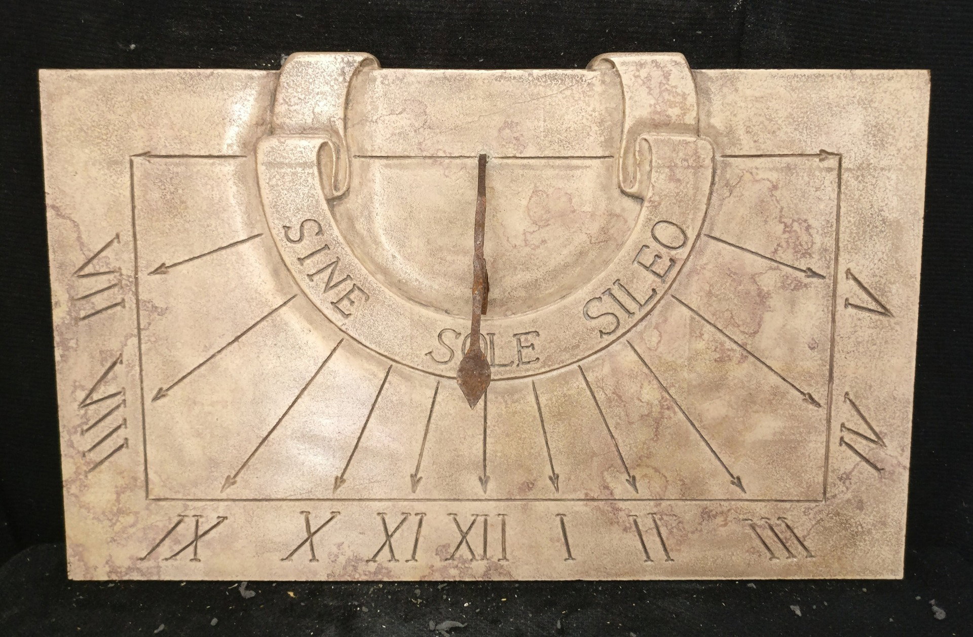 Particolare meridiana in marmo d'Istria - Sine Sole Sileo - Marmo d'Istria - xx secolo