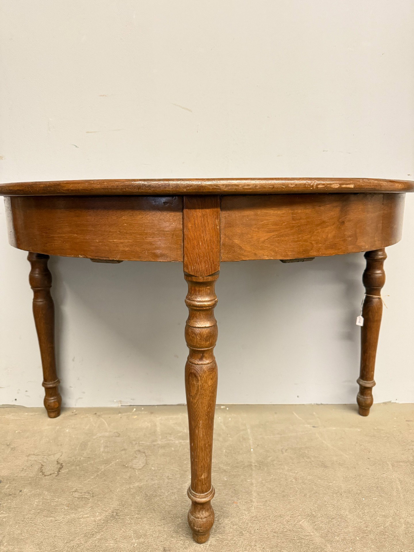 Antigua consola de media luna en castaño Luis Felipe, mediados del siglo XIX, 71x106x52 cm, Umbría