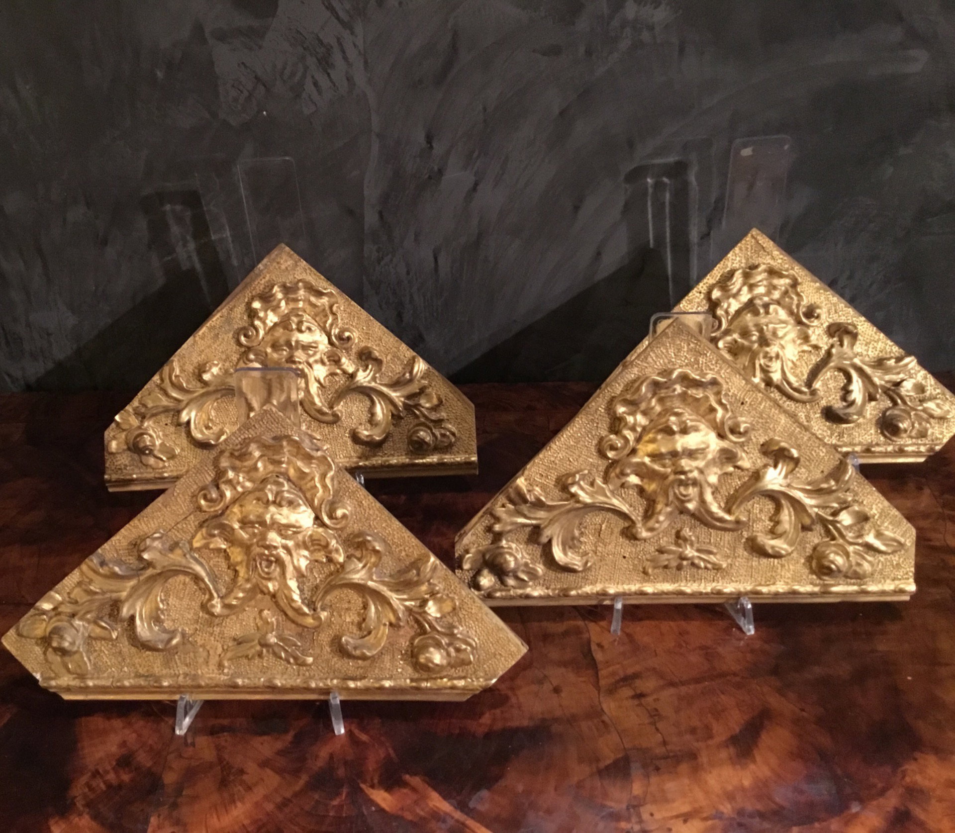 Quattro fregi in legno foglia oro con mascherone centrale .Periodo Luigi XVI
