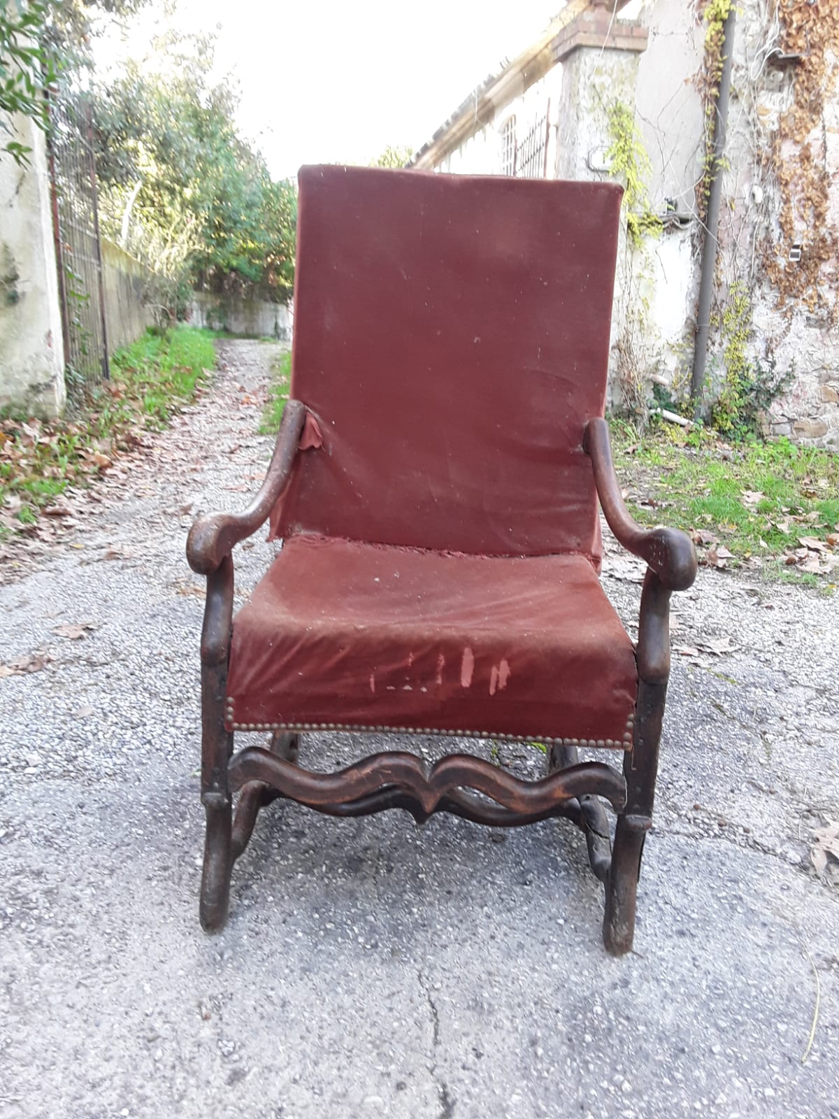 Armchair from the 1600s in Piedmontese ram's bone style l63xh112xp65, legal guarantee.