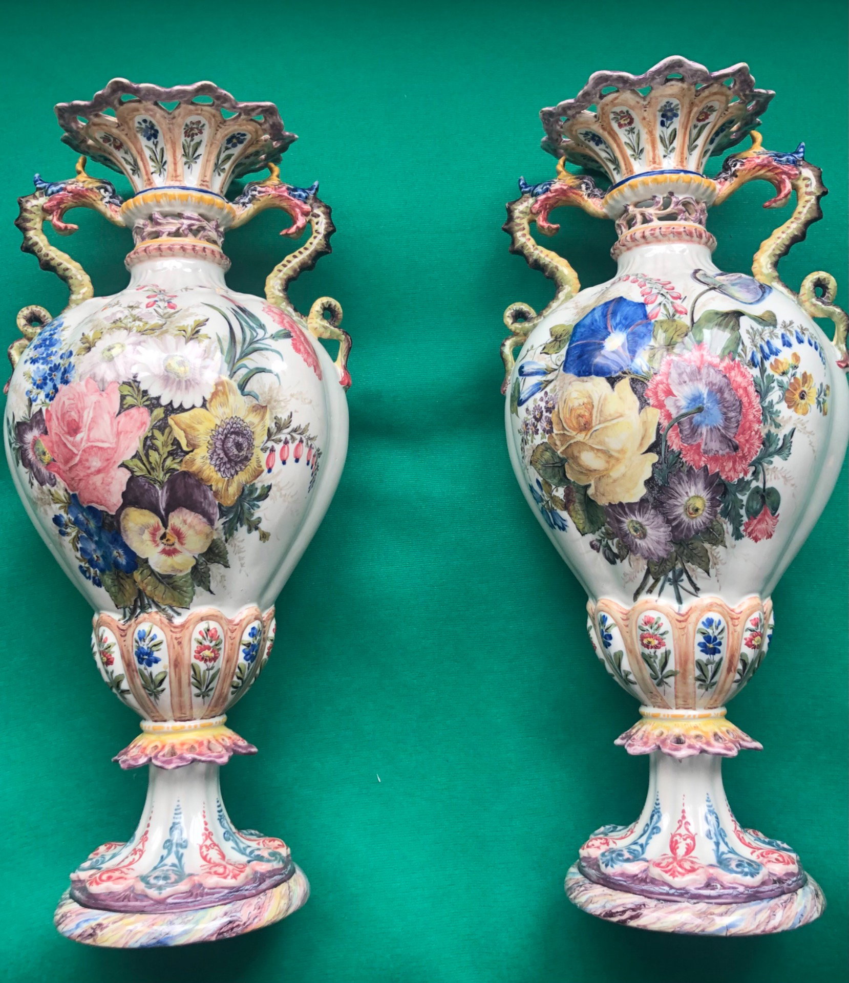 Pair of majolica vases decorated with flowers. Antonibon manufacture, Nove di Bassano.