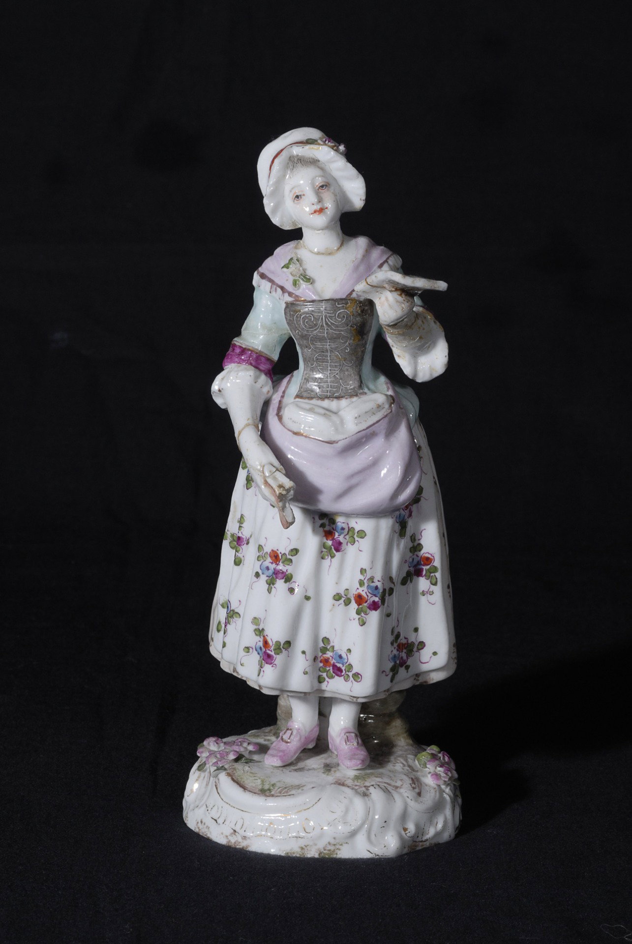 Manufacture de Meissen, vers 1815, Figurine féminine/demoiselle, porcelaine polychrome