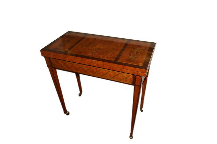 Mesa de juego francesa de principios de 1800 estilo Luis XVI en madera de nogal y caoba