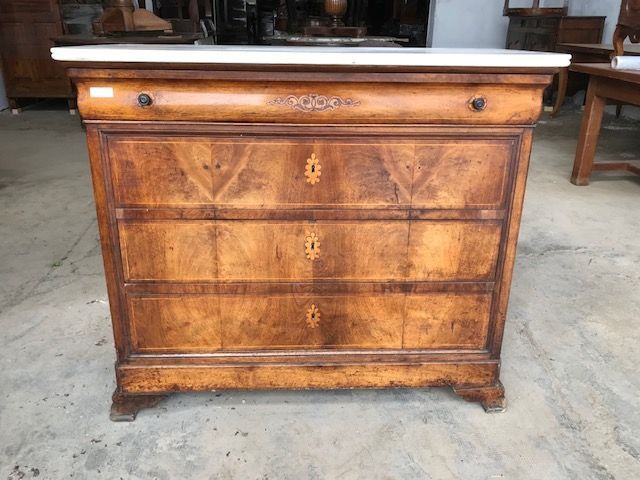 Élégante commode Carlo X en noyer avec incrustations - Restaurée (en cours de restauration)_voiture 1953