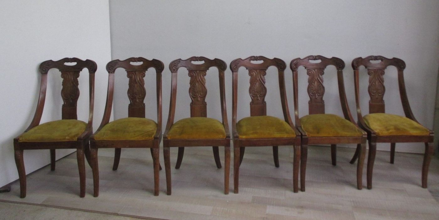 Conjunto de seis cadeiras estilo gôndola Carlos X em nogueira - restauro. Início do século XX.