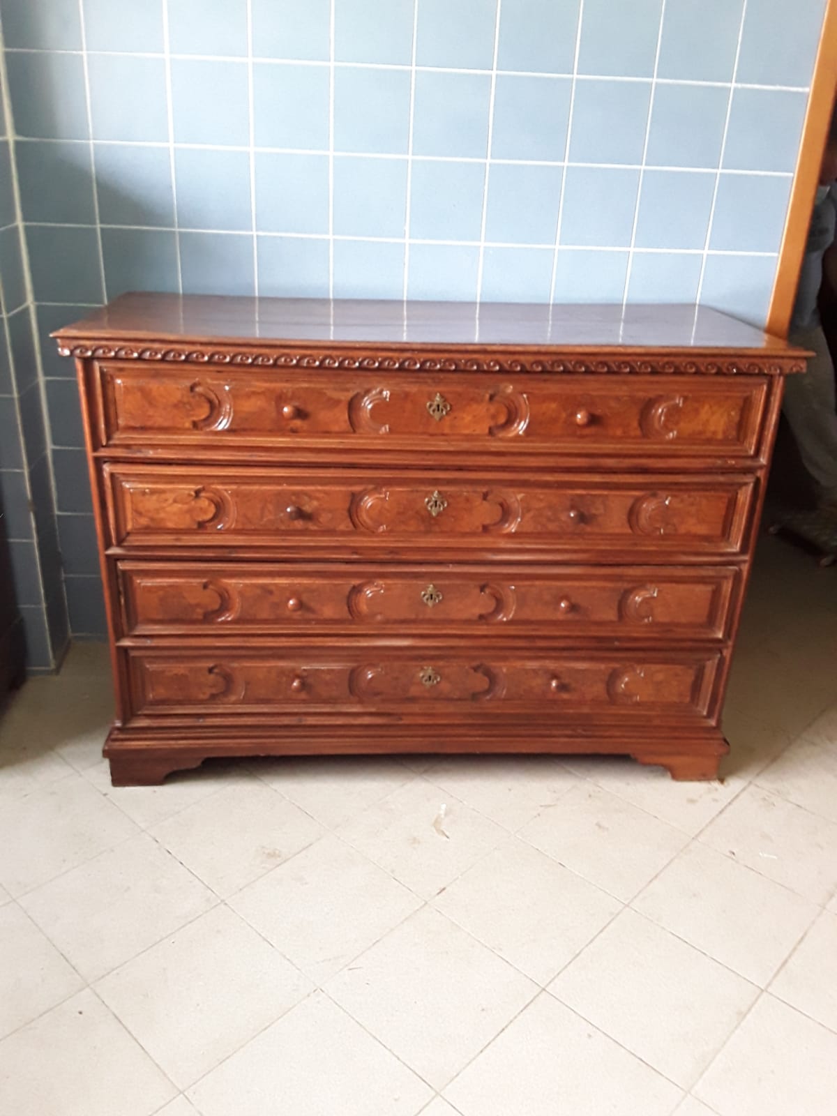 Comò in noce con formelle in radica di noce epoca 1600 veramente bello lombardo veneto l152xhp65xh109 garanzia termini di legge 