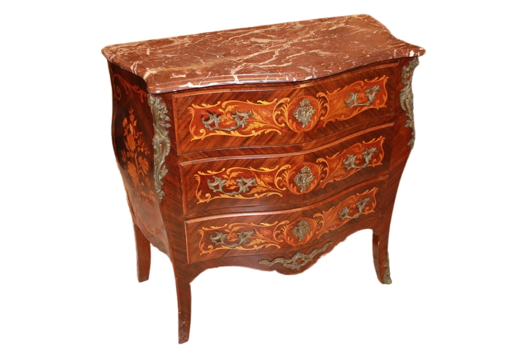Kleine französische Louis XV Kommode – Veilchenholz, florale Intarsien und roter französischer Marmor