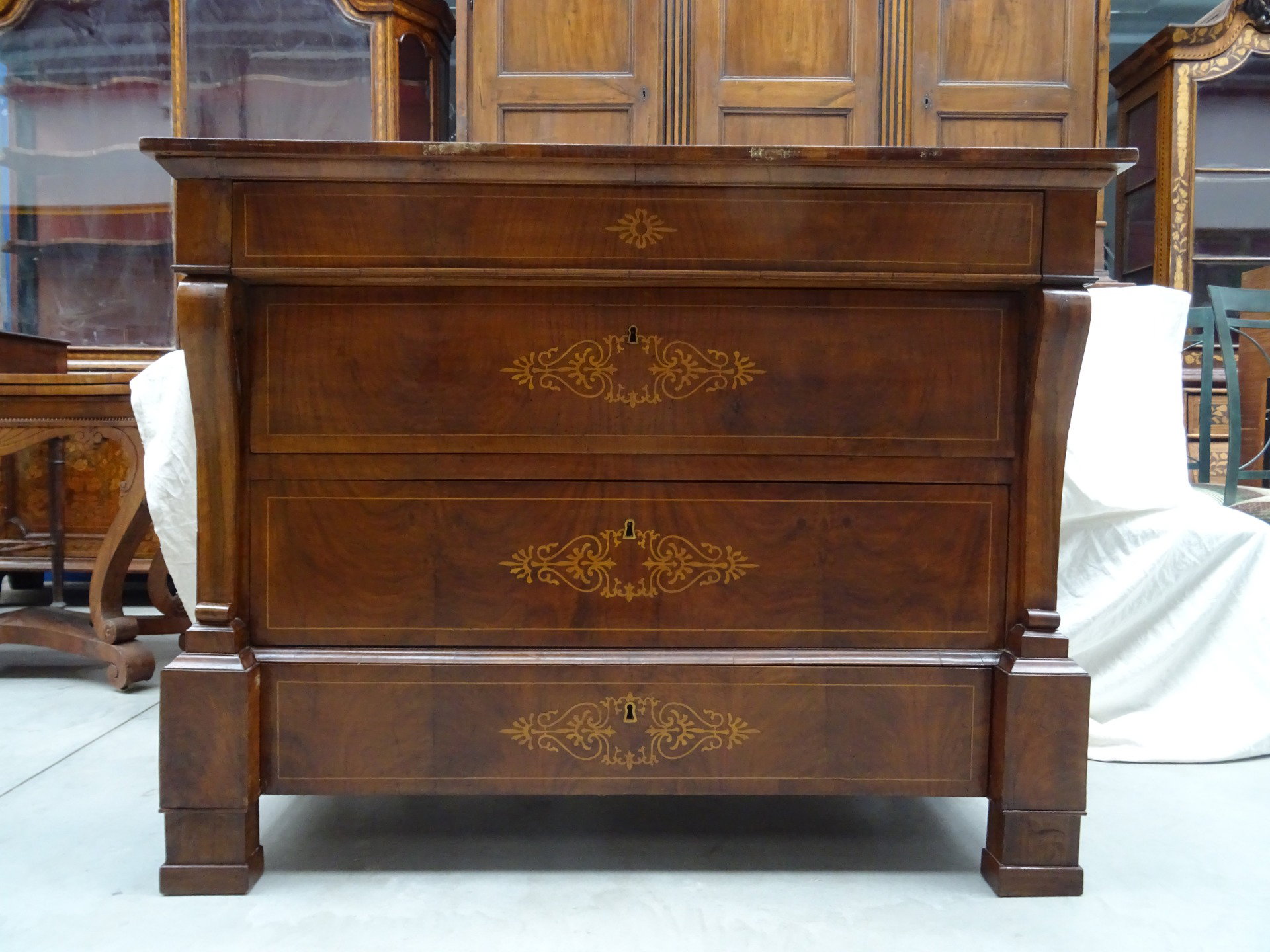Cassettone Carlo X in noce lastronato e intarsiato prima metà 1800 Sicilia