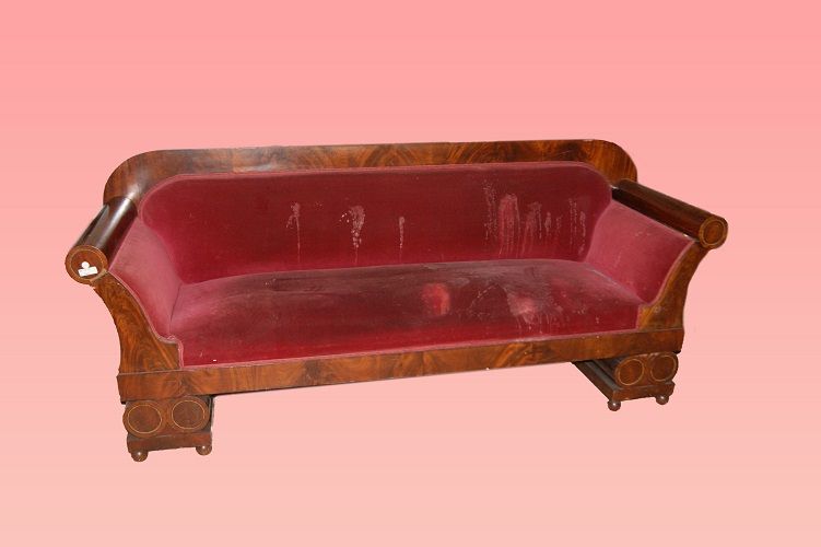 Sofá ruso estilo Biedermeier del siglo XIX en madera de caoba y pluma de caoba