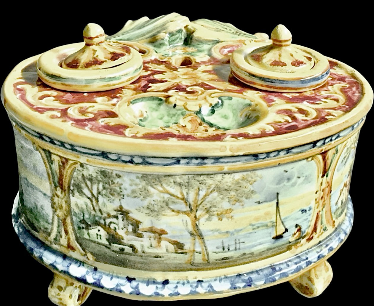 Tintenfass aus Majolika mit 4 Füßen, blattförmigem Griff und Dekor mit Medaillons mit Landschaften und Figuren. Manufaktur Minghetti. Bologna.
