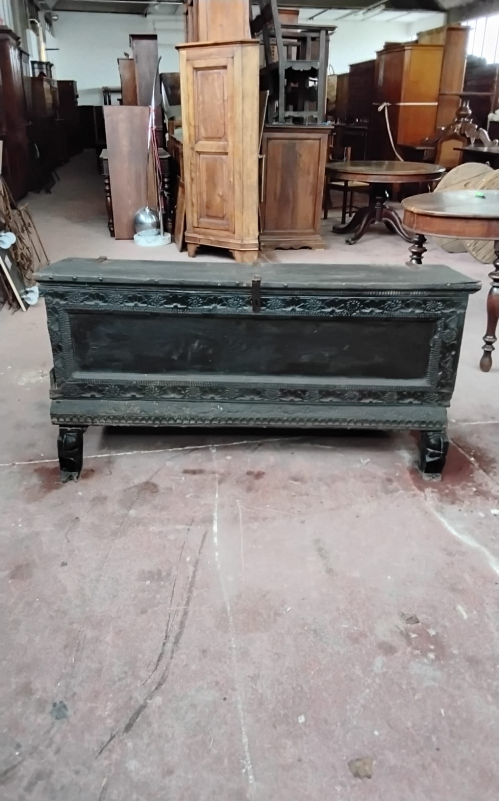 Coffre de la Barbagia en châtaignier, époque 1700, première patine, L150xP47xH70, certificat de garantie