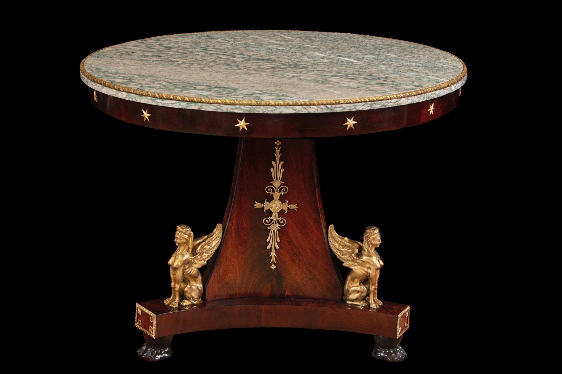 Important table basse en placage d'acajou avec plateau en marbre, première moitié du XIXe siècle