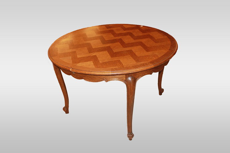 Mesa provençal circular extensível do início de 1900 em madeira de carvalho com tampo em parquet