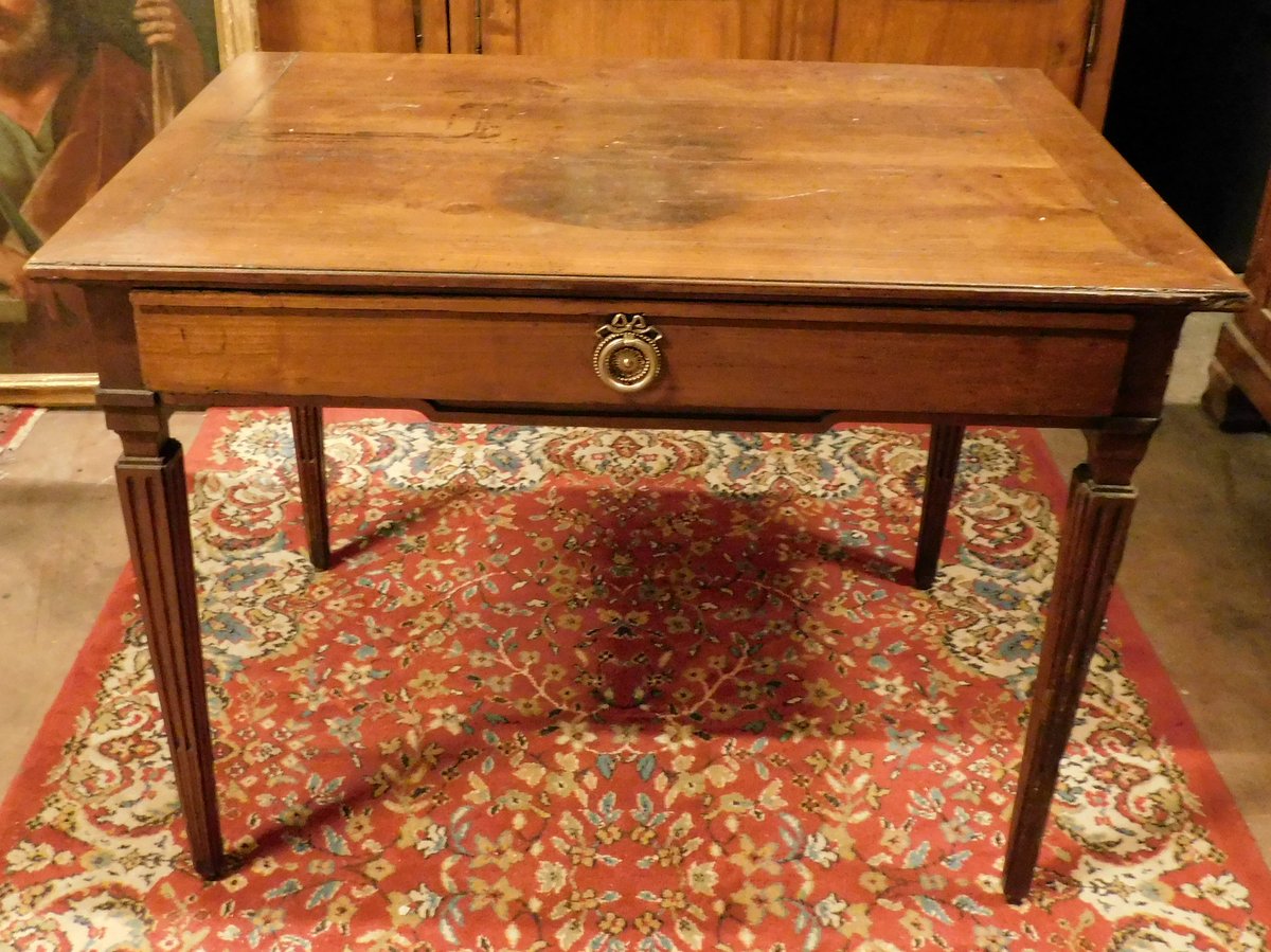 TAV309 - Tavolino in legno Luigi XVI, misure cm L 96 x H 73 x P 64  