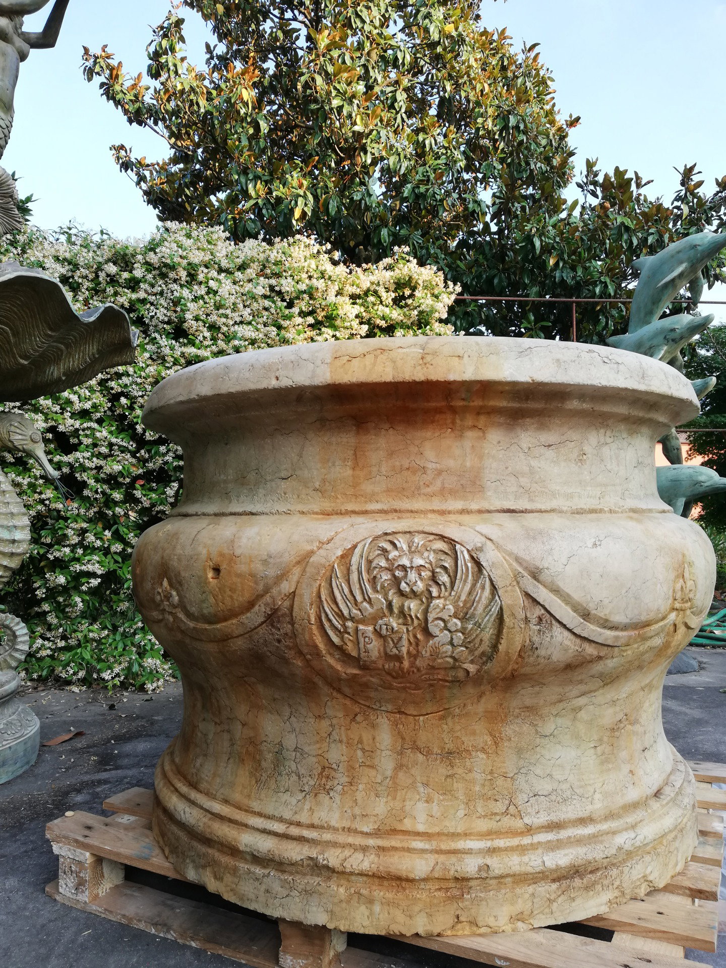 Prestigioso Pozzo Veneziano - Diametro 125 cm - Marmo Botticino - 18° secolo - Venezia