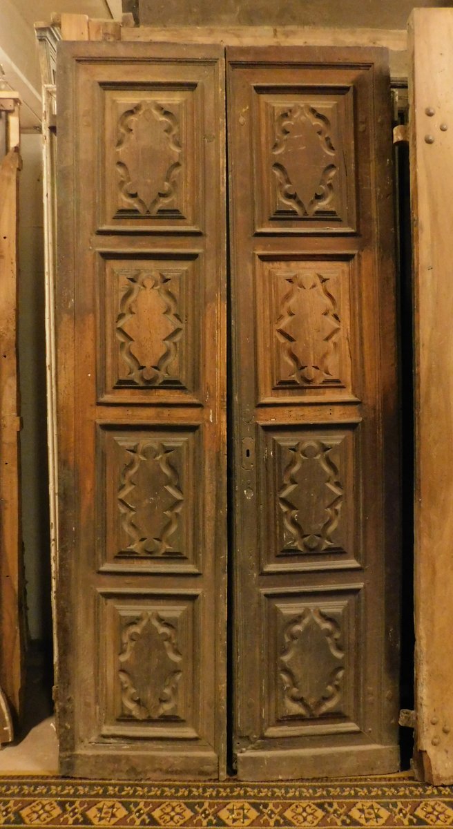 ptci 176 portone ingresso noce piemontese, primi '700 h 250 x 113 cm 