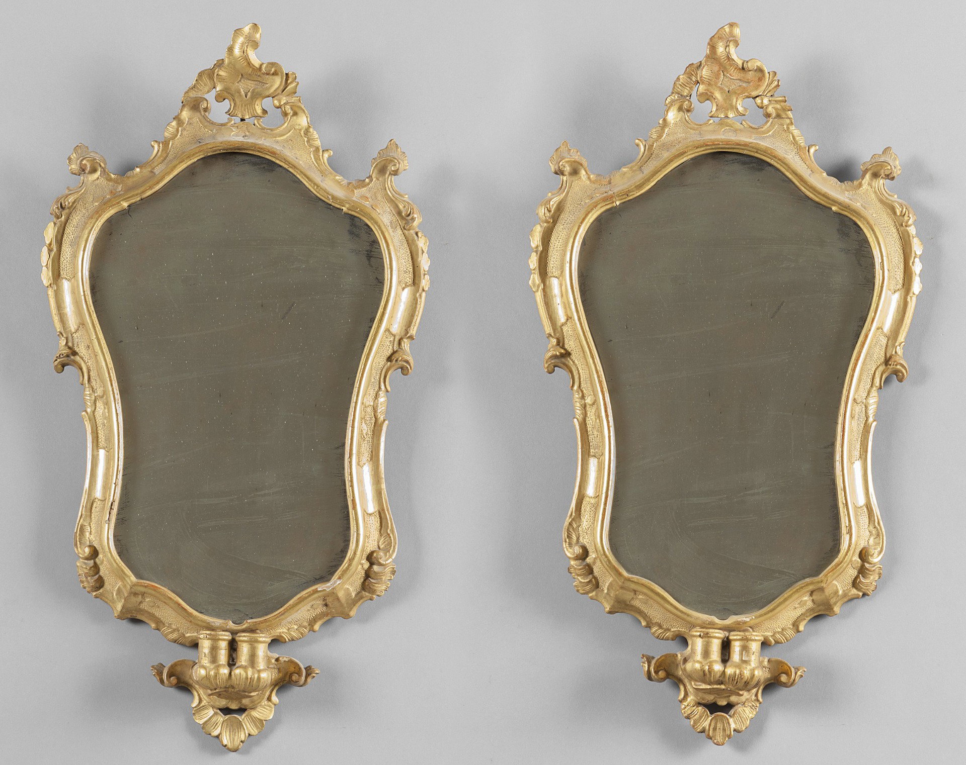 Coppia di specchiere Luigi XV in legno intagliato e dorato, Venezia secolo XVIII
