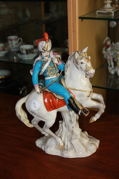 Escultura de porcelana representando a Napoleón Bonaparte a caballo, siglo XX