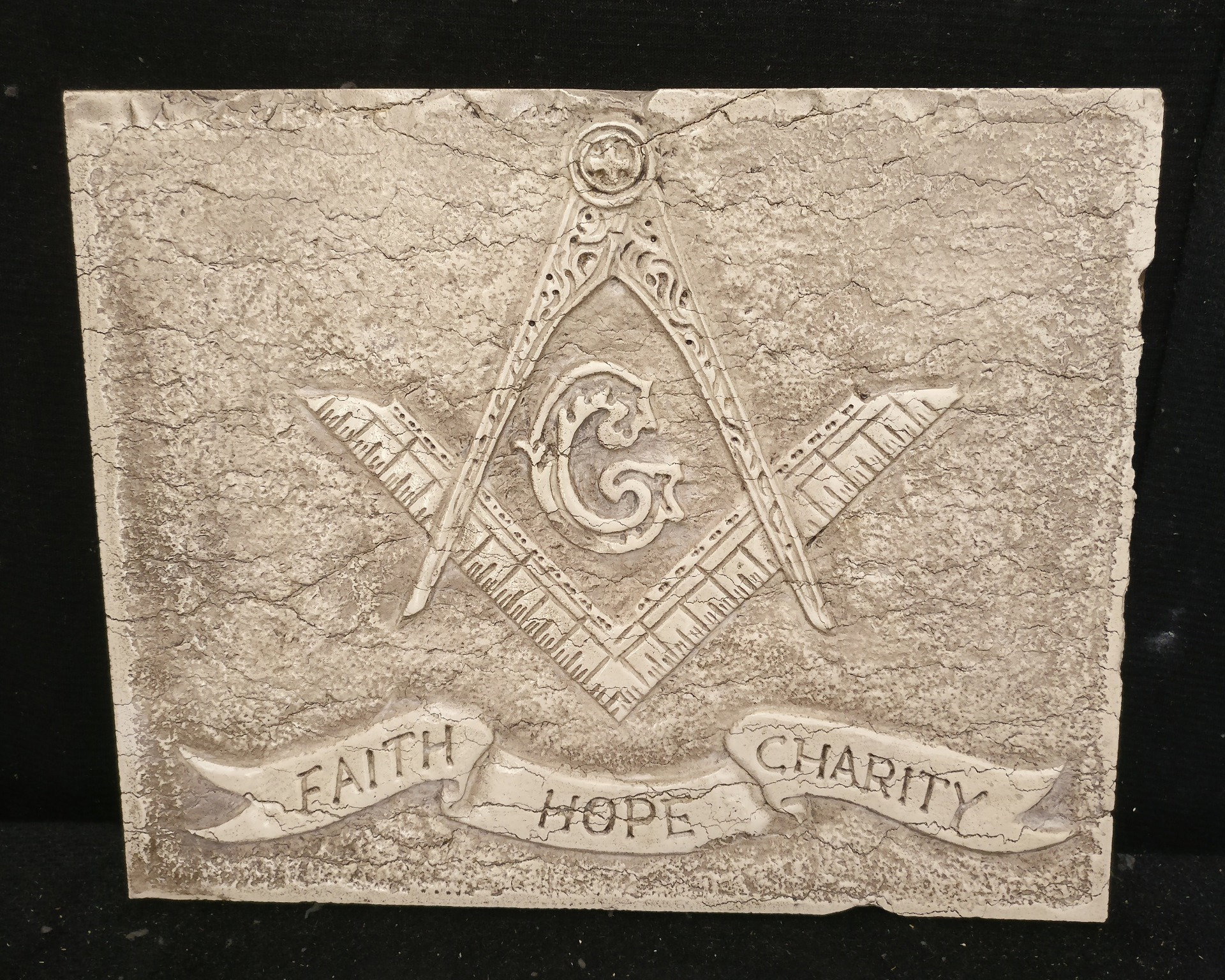 Mattonella Massonica - Faith Hope charity - 50 x 40 cm - Marmo d'Istria - xx secolo