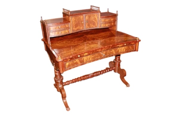 Escritorio con alzada de cajones Italiano Estilo Carlos X del 1800 en Caoba