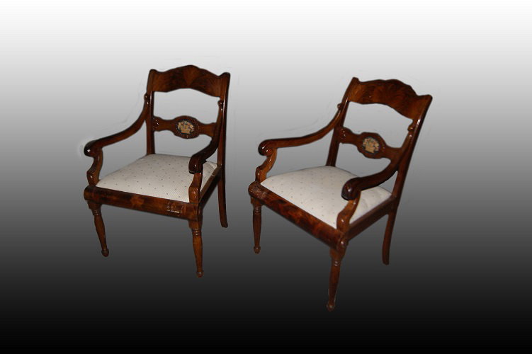 Conjunto de 4 poltronas Biedermeier em madeira de mogno com bordado em petit point