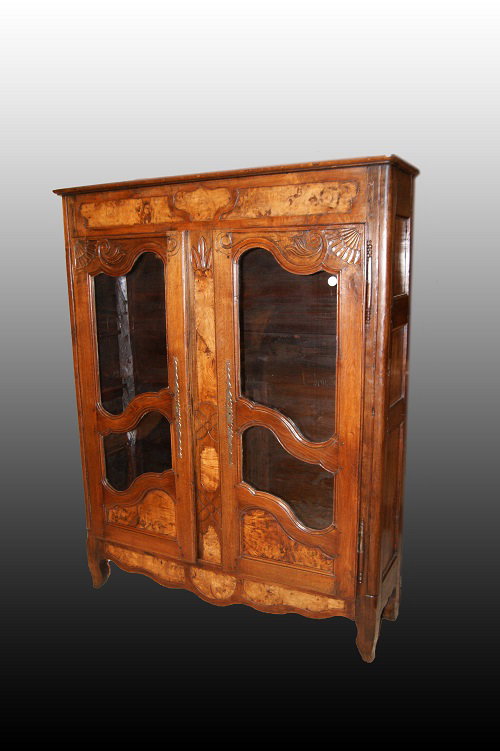 Französische Vitrine im provenzalischen Stil aus dem 18. Jahrhundert aus Kastanienholz mit zwei Türen