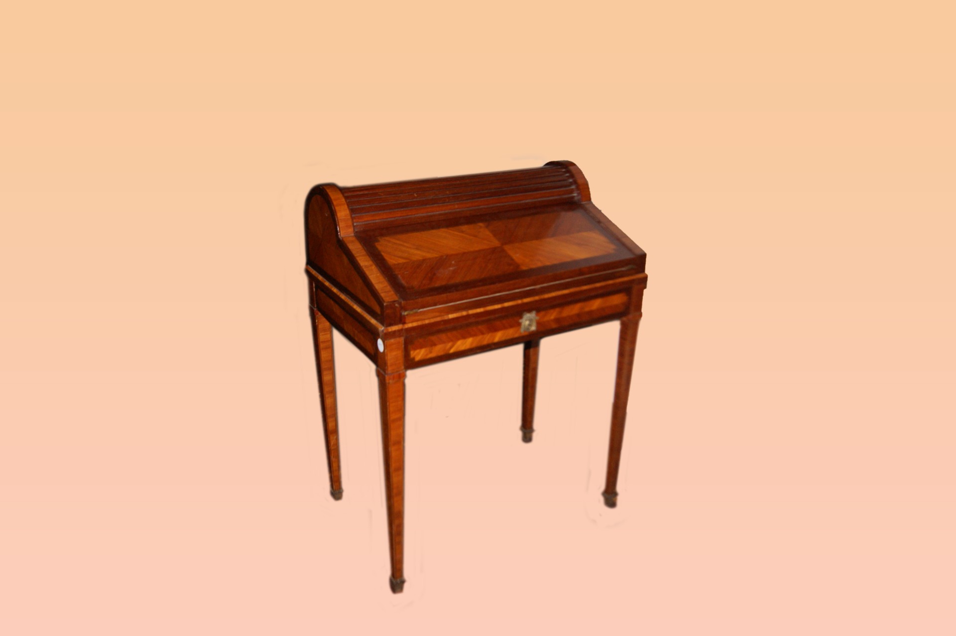 Kleiner französischer Schreibtisch im Louis-XVI-Stil aus Mahagoni- und Rosenholz
