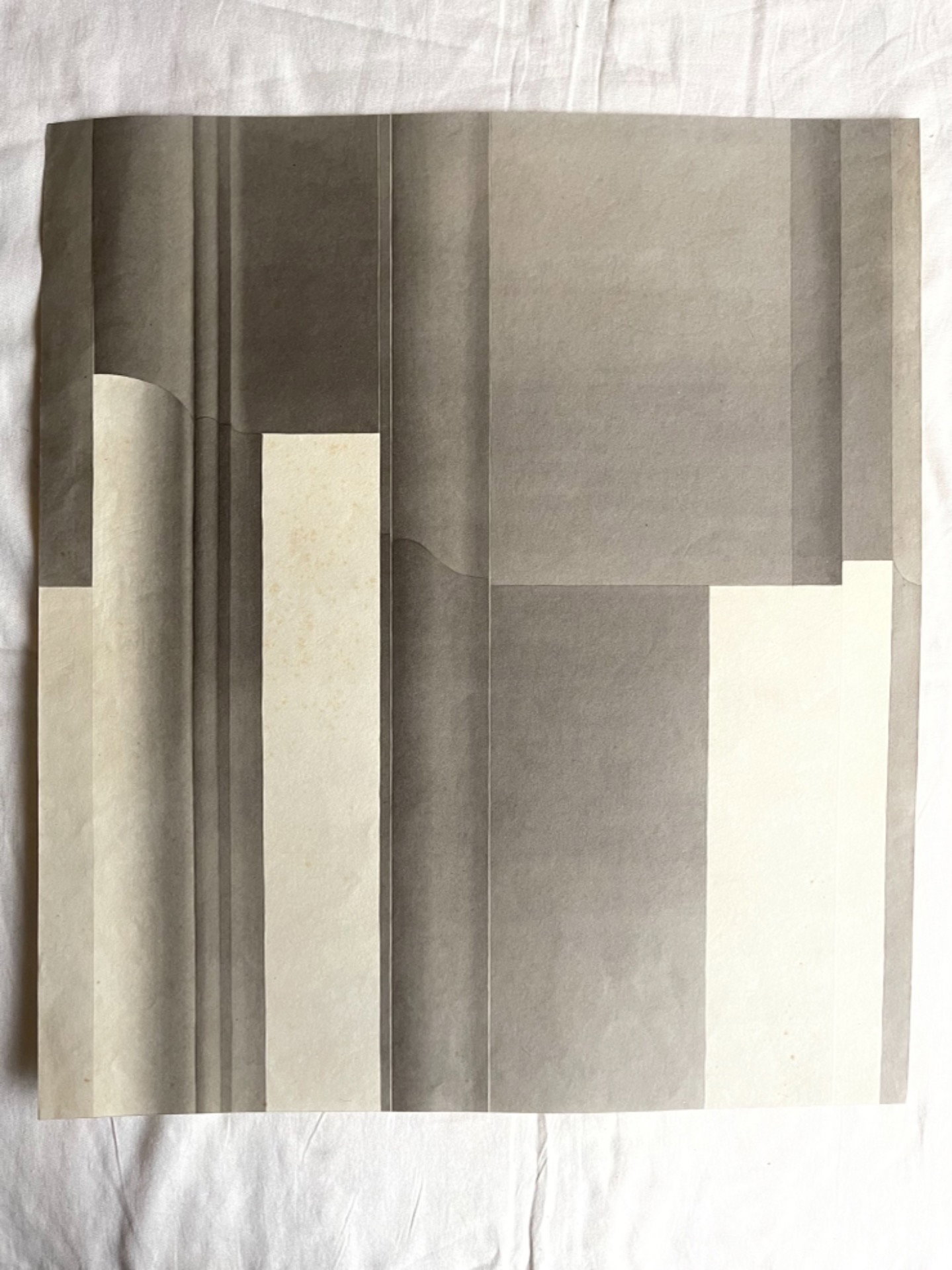 Aquarellierte Bleistiftzeichnung auf Papier, die eine Schattenstudie (Schiographie) darstellt. Giulio Pietra.
