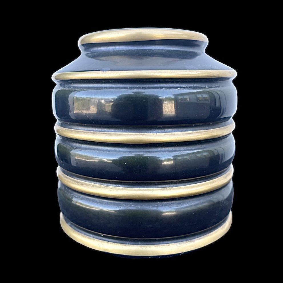 Jarrón de mayólica estilo art déco con ligera iridiscencia y detalles dorados. Gio Ponti para Richard Ginori.