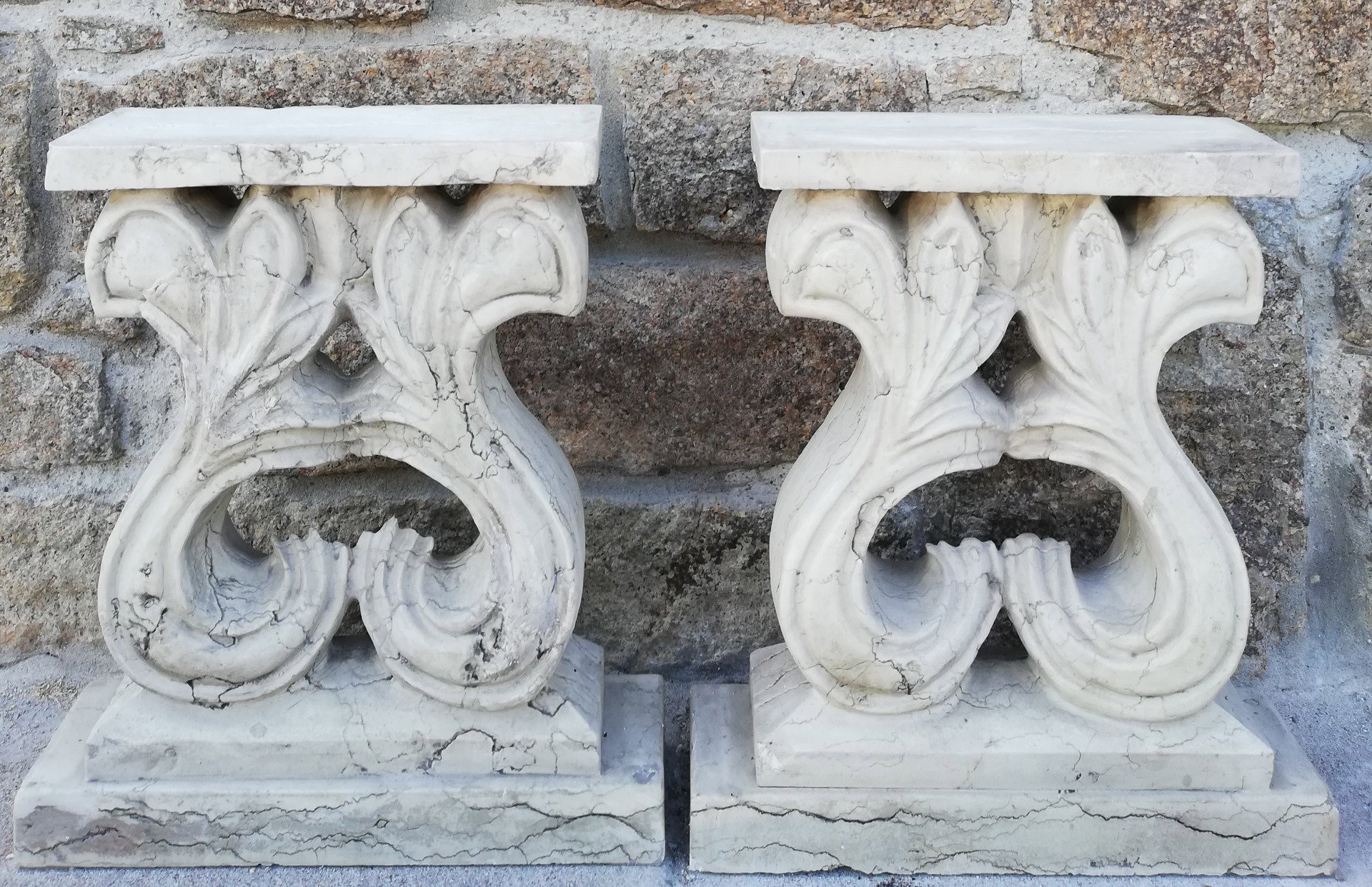 Coppia di piccole basi da tavolo - Marmo Biancone di Asiago - 19° secolo - Venezia
