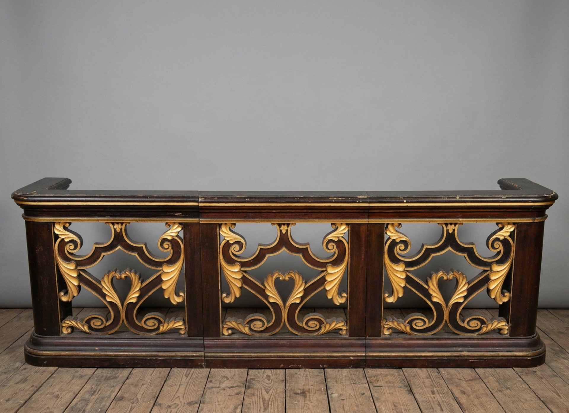 Balustrade aus geschnitztem und vergoldetem Holz, späte 1600er – frühe 1700er Jahre