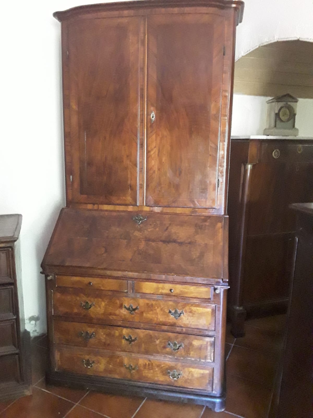 Trumeau furniert mit Nussbaum- und Olivenholzmaserung, Filetierung im Stil von Lucca, Böden aus Pappelholz, Epoche 1700, L107xB58xH225, unbeschädigt und selten, gesetzliche Gewährleistung.
